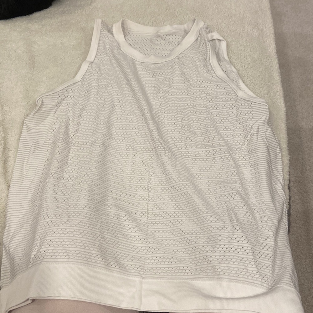 Lululemon tank. Never worn